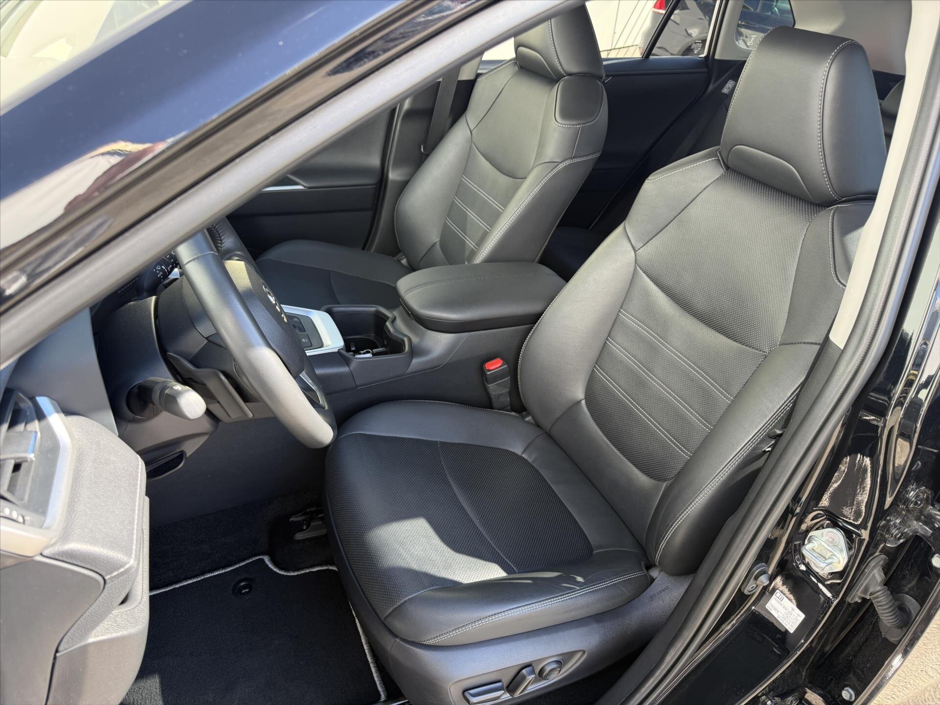 Toyota RAV4 SUV / Terénní 2,5 l 131 kw