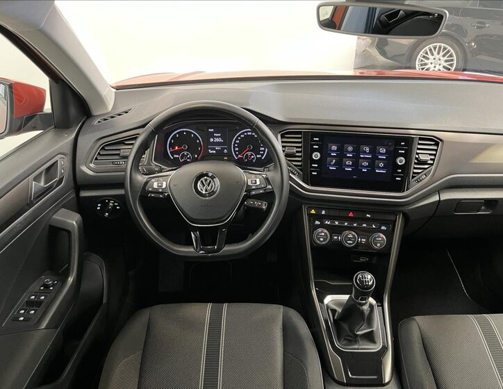 Volkswagen T-Roc SUV / Terénní 1,5 l 110 kw