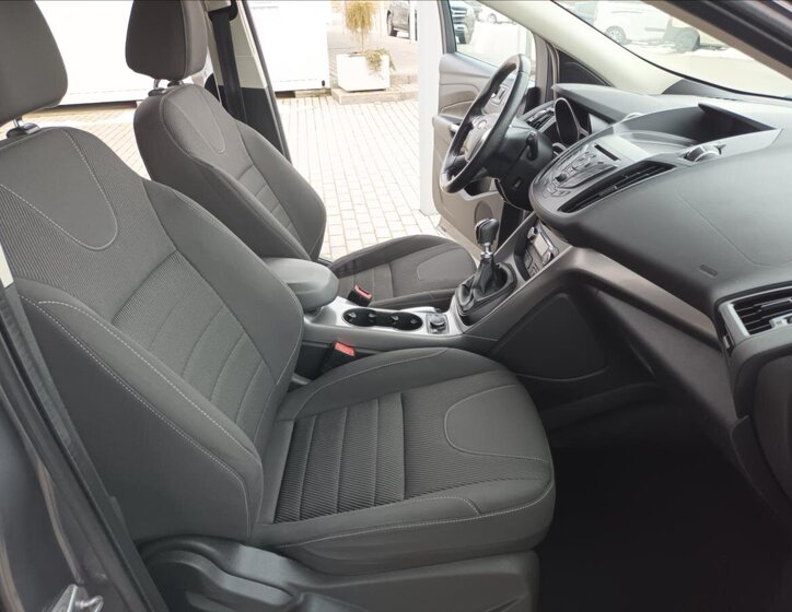 Ford Kuga SUV 1,6 l 110 kw