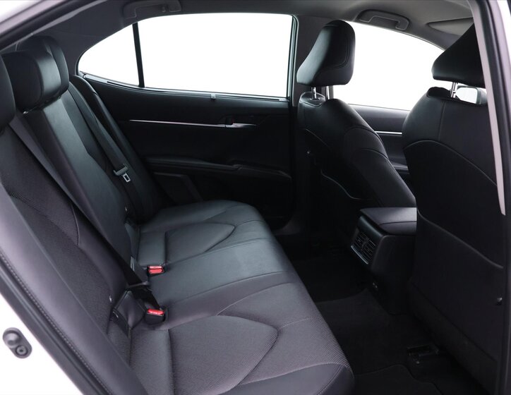 Toyota Camry Sedan / Limuzína 2,5 l 131 kw