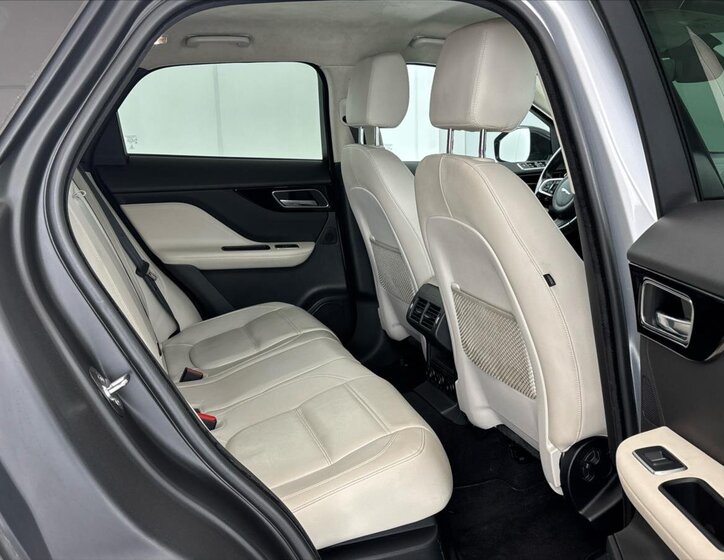 Jaguar F-Pace SUV / Terénní 2,0 l 132 kw