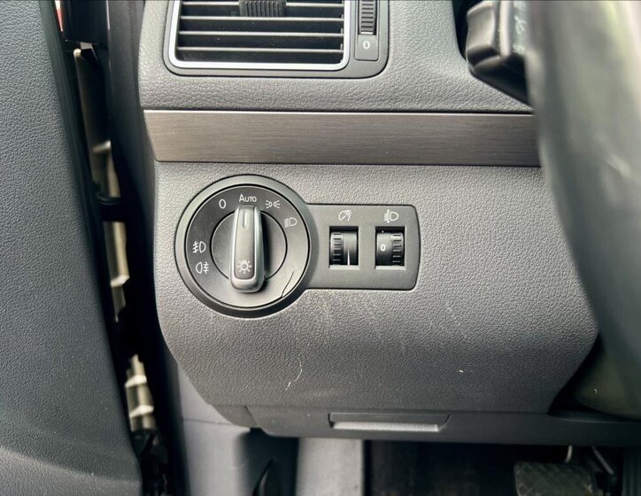 Volkswagen Touran MPV 1,6 l 77 kw