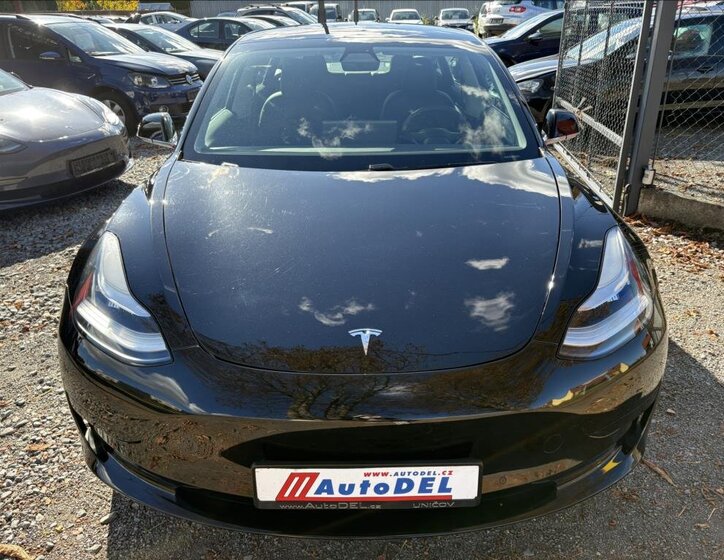 Tesla Model 3 Sedan 0,0 239 kw
