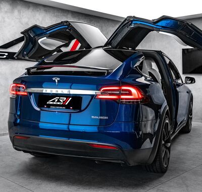 Tesla Model X 6