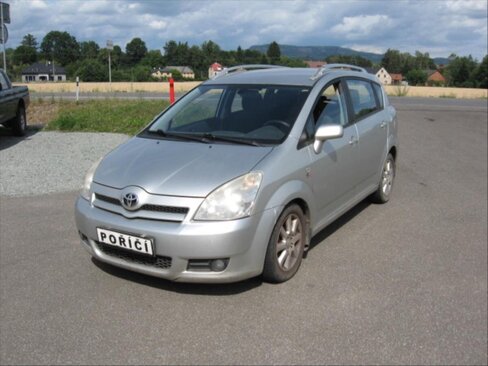Toyota Corolla Verso Kombi 2,2 l 100 kw