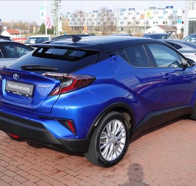 Toyota C-HR 4