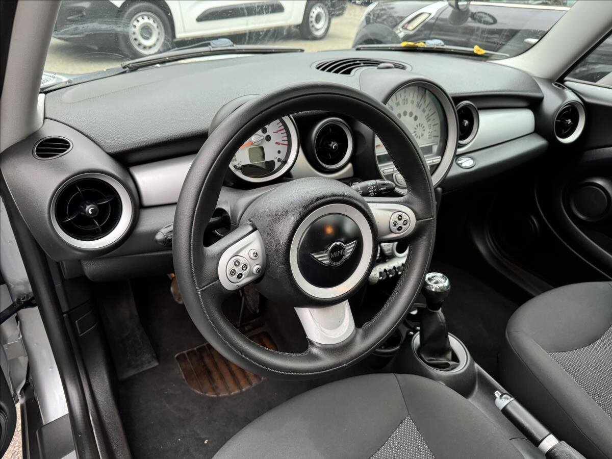 Mini Cooper Hatchback 1,6 l 88 kw