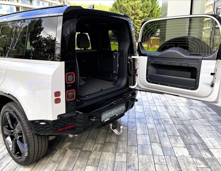 Land Rover Defender SUV / Terénní 3,0 l 147 kw