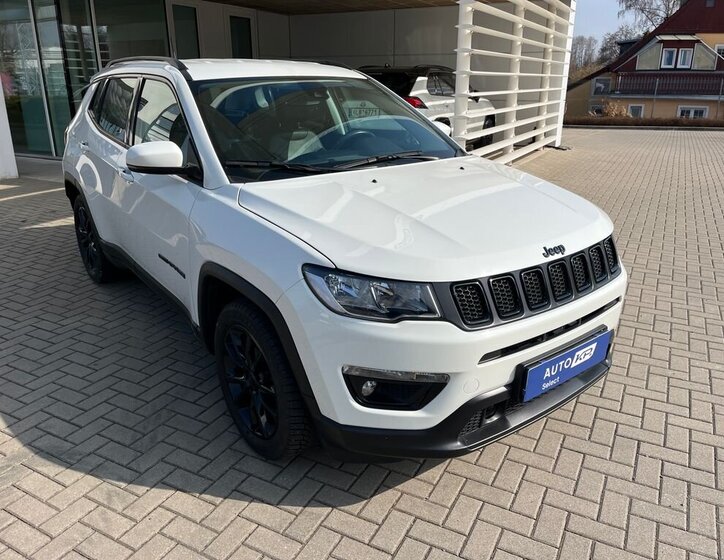 Jeep Compass SUV / Terénní 1,3 l 96 kw