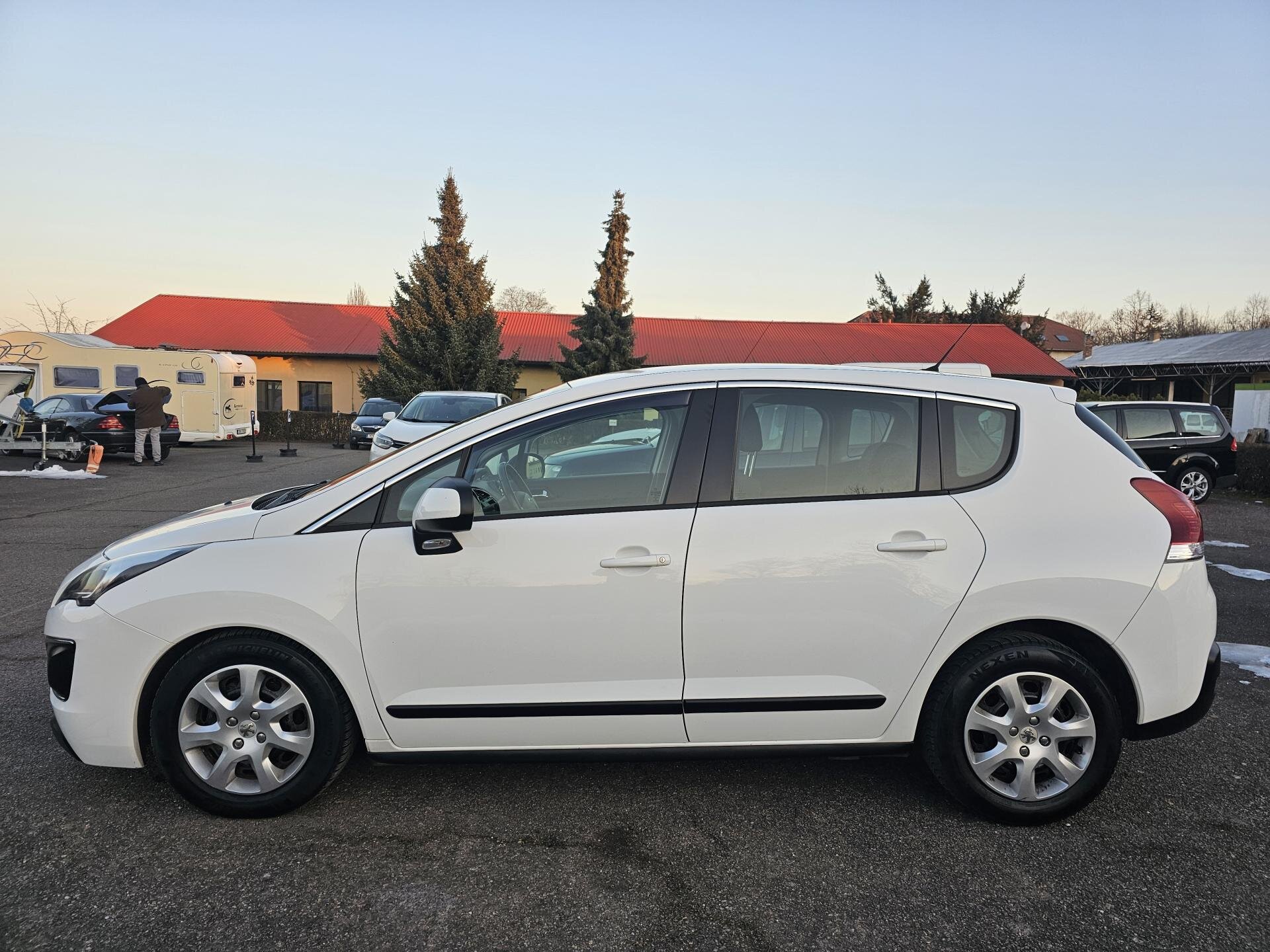 Peugeot 3008 SUV 1,2 l 96 kw