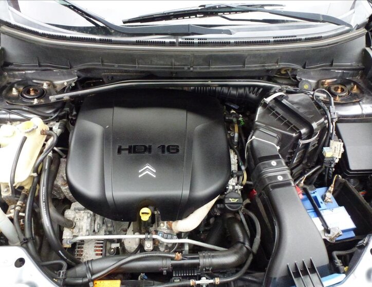 Citroën C-Crosser SUV 2,2 l 115 kw