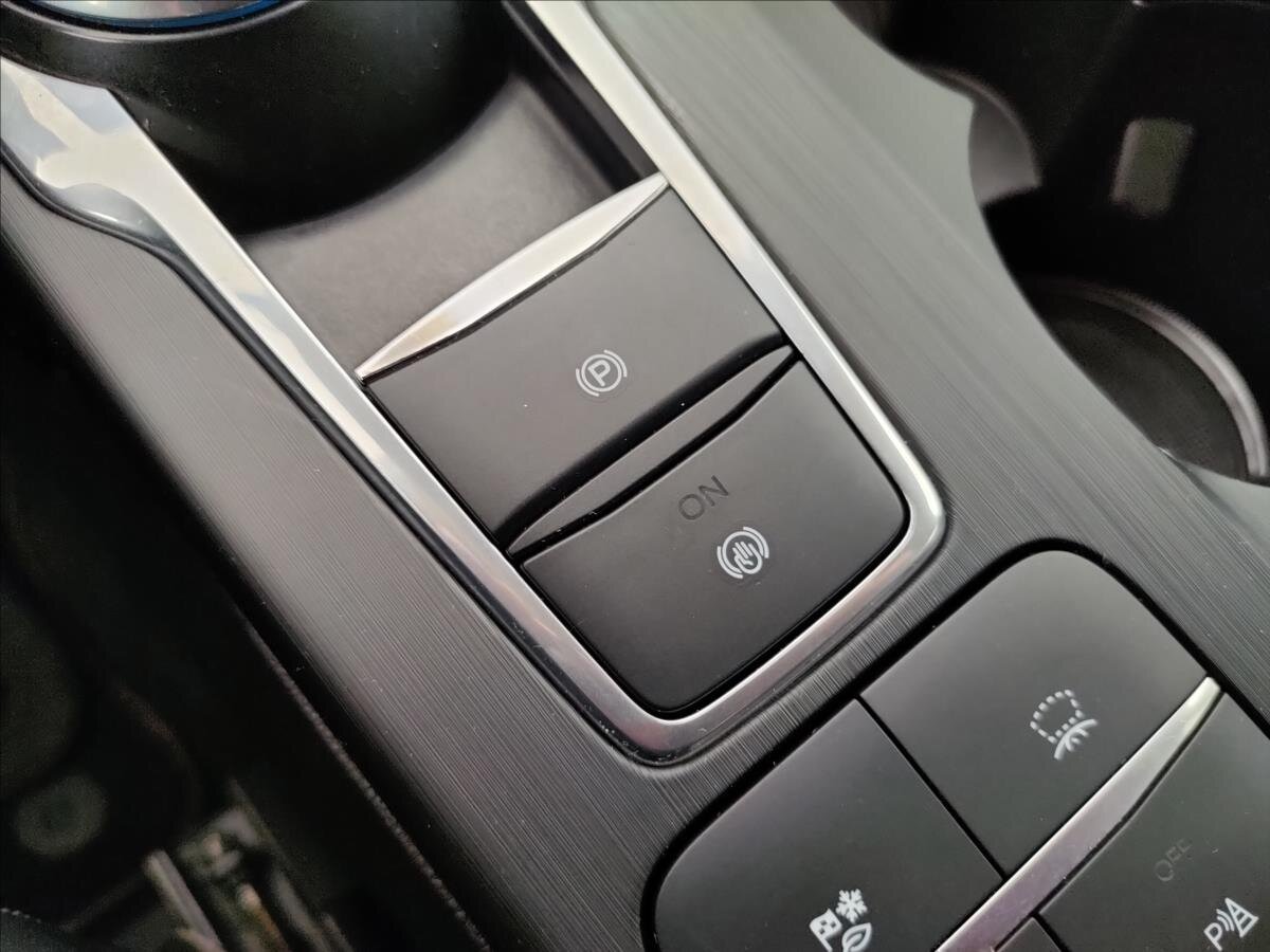 Ford Kuga SUV / Terénní 2,0 l 140 kw