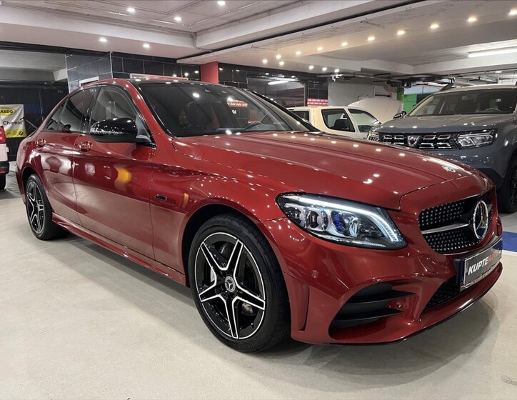 Mercedes-Benz Třídy C Sedan / Limuzína 2,0 l 143 kw