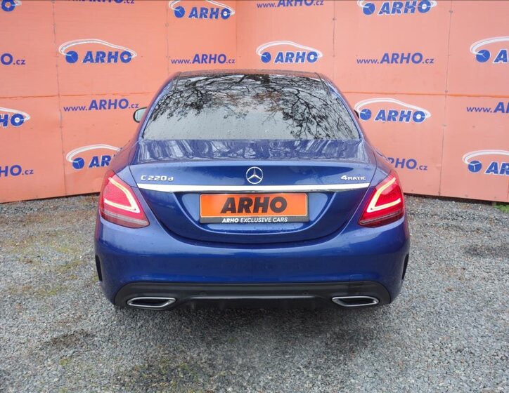 Mercedes-Benz Třídy C Sedan 2,0 l 143 kw