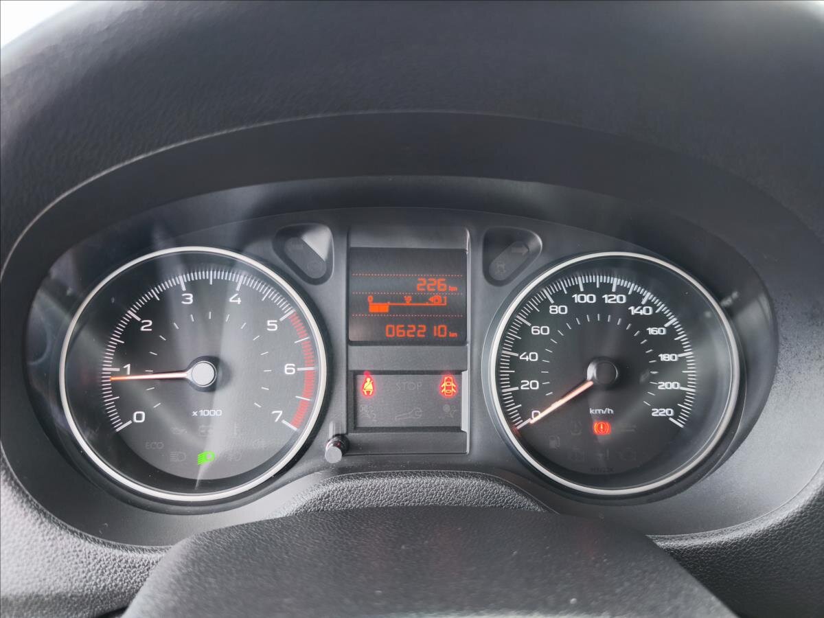 Peugeot 301 Sedan 1,2 l 60 kw