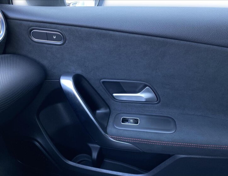 Mercedes-Benz Třídy A Sedan / Limuzína 1,3 l 120 kw