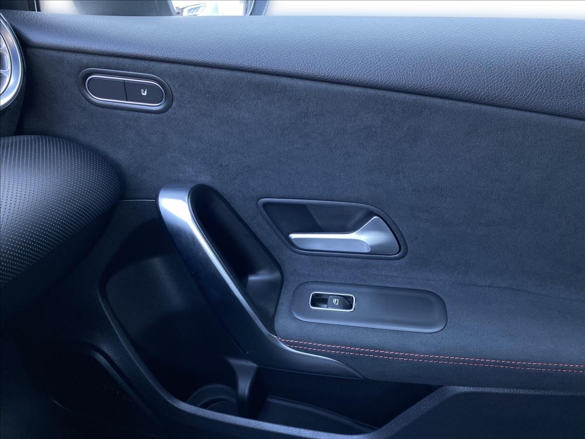 Mercedes-Benz Třídy A Sedan / Limuzína 1,3 l 120 kw