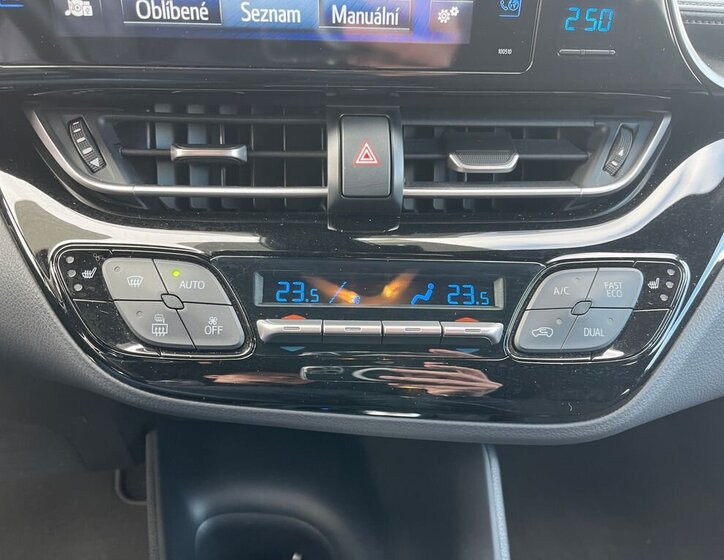 Toyota C-HR SUV / Terénní 1,8 l 72 kw