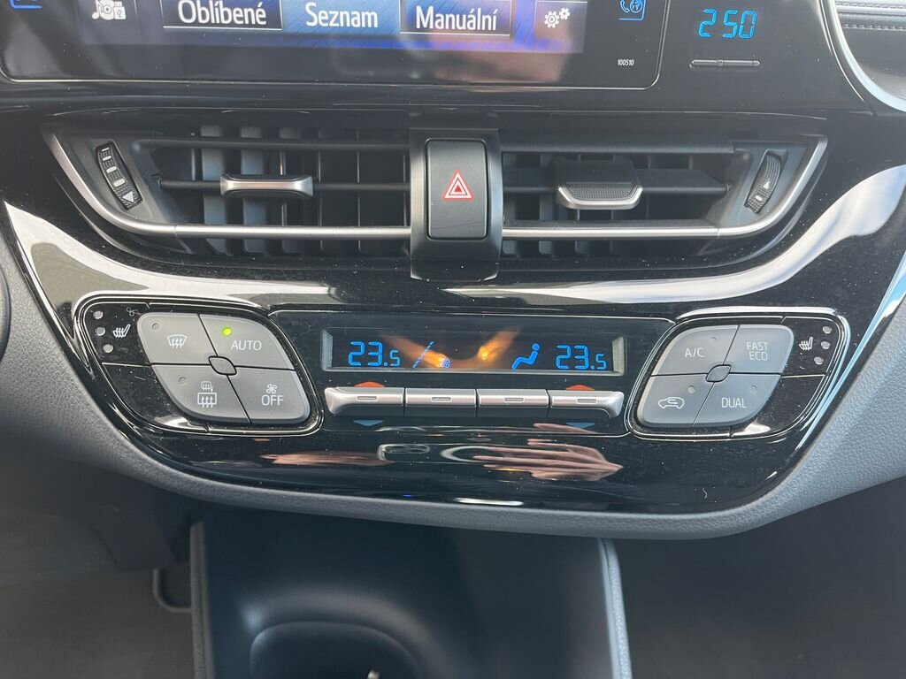 Toyota C-HR SUV / Terénní 1,8 l 72 kw