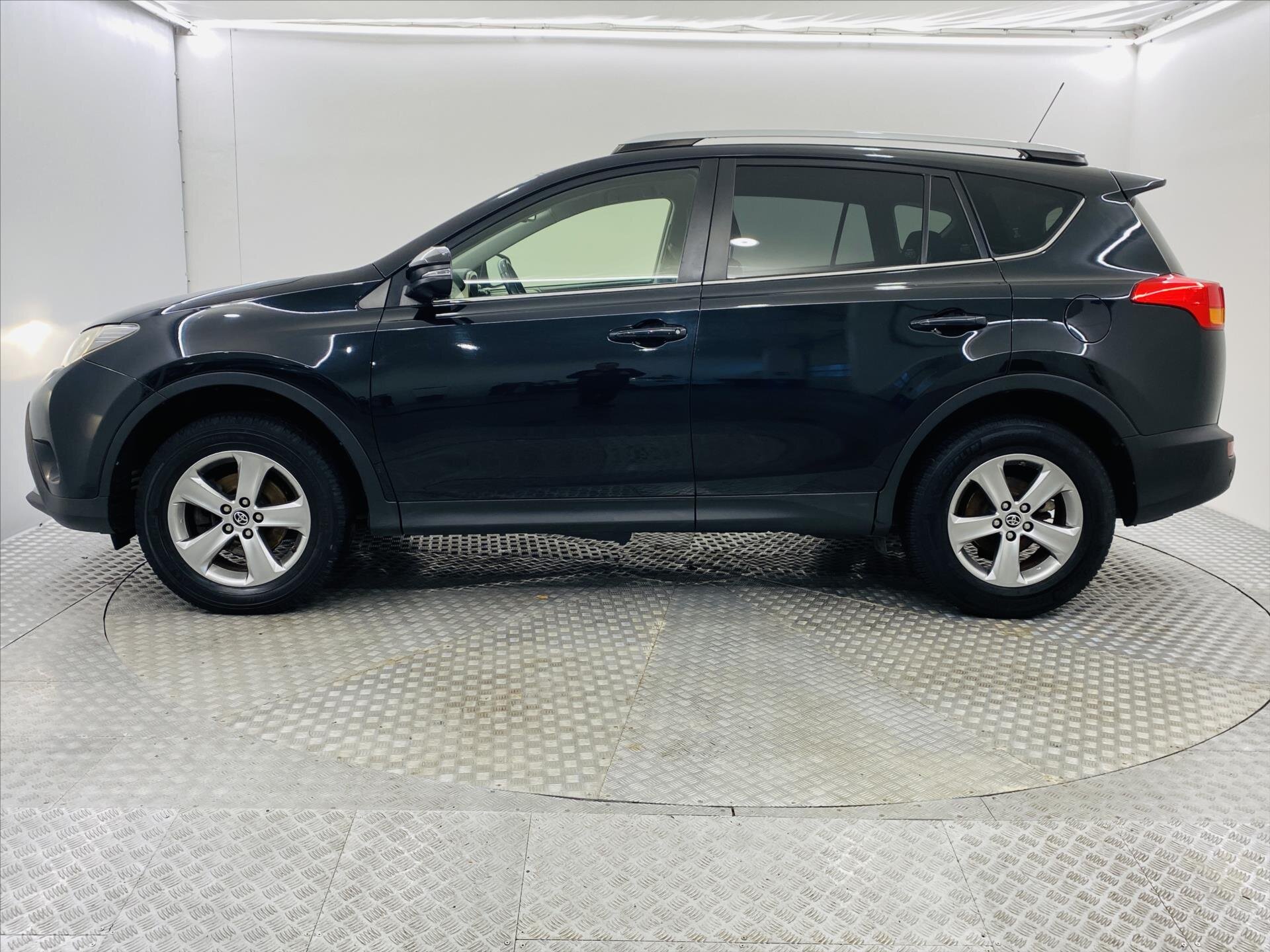 Toyota RAV4 SUV / Terénní 2,0 l 112 kw