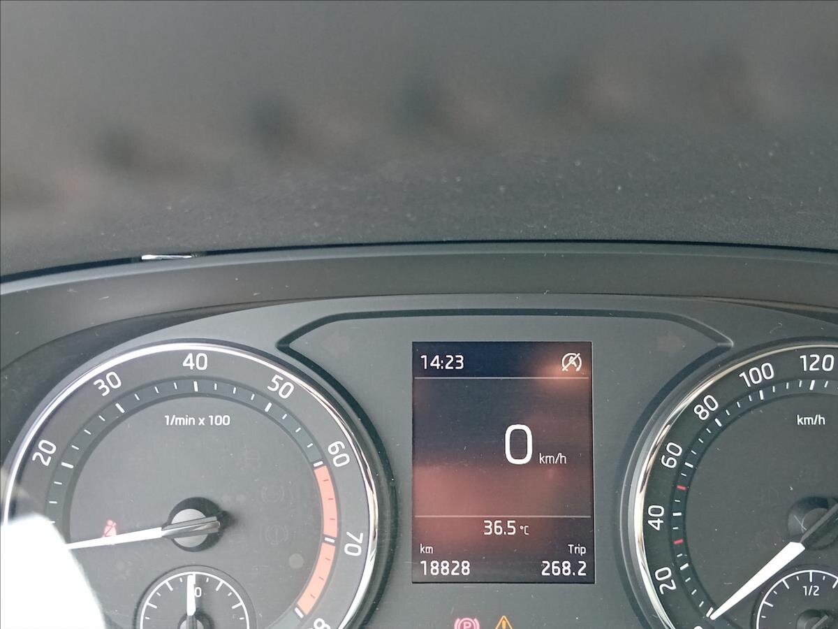 Škoda Octavia Sedan / Limuzína 1,5 l 110 kw