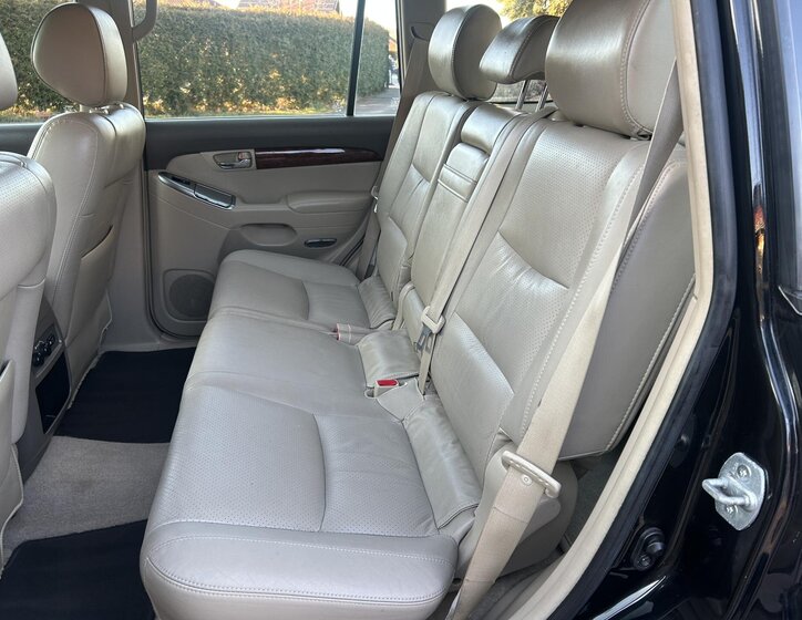 Toyota Land Cruiser 37