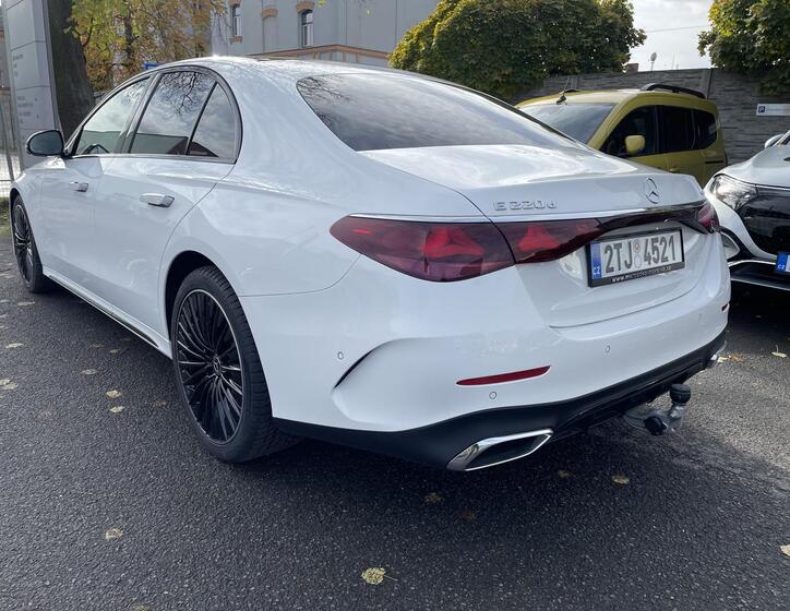 Mercedes-Benz Třídy E 27