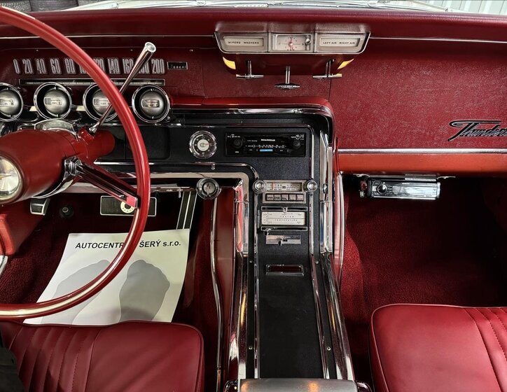 Ford Thunderbird Kupé 6,4 l 224 kw