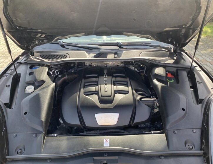 Porsche Cayenne SUV 3,0 l 184 kw