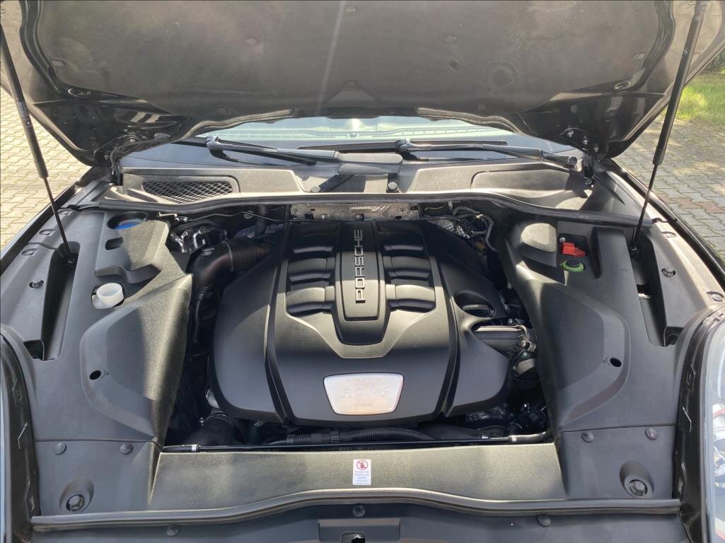 Porsche Cayenne SUV 3,0 l 184 kw