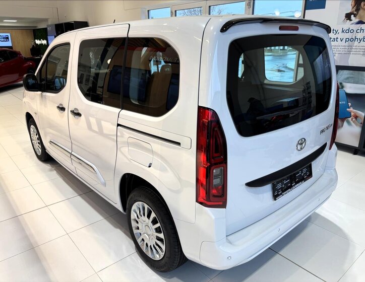 Toyota ProAce City Verso MPV 1,5 l 96 kw