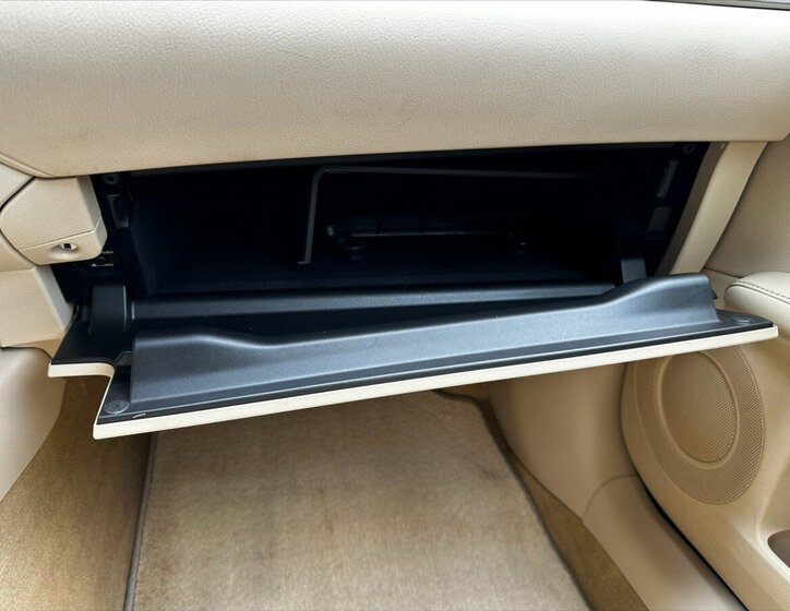 Lexus ES 300h Sedan / Limuzína 3,0 l 116 kw