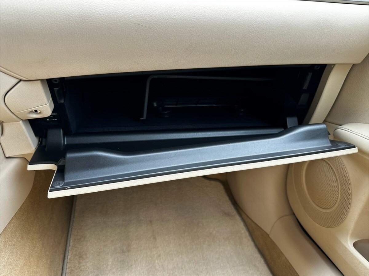 Lexus ES 300h Sedan / Limuzína 3,0 l 116 kw