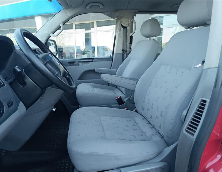 Volkswagen Transporter MPV 2,5 l 96 kw