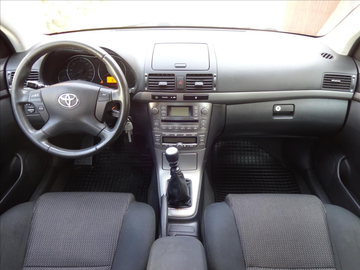 Toyota Avensis Kombi 2,0 l 93 kw
