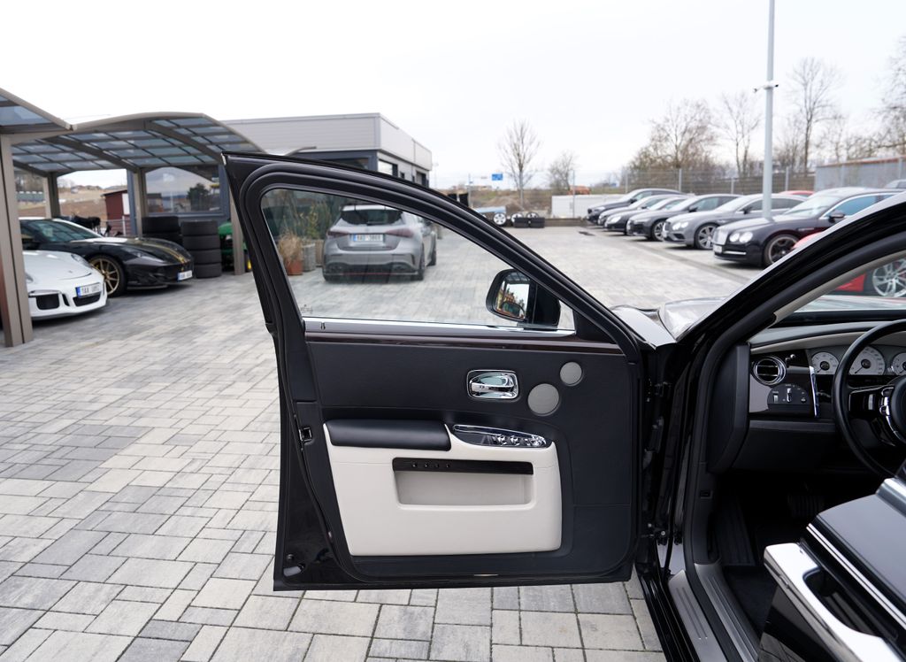Rolls-Royce Ghost Sedan 6,6 l 420 kw
