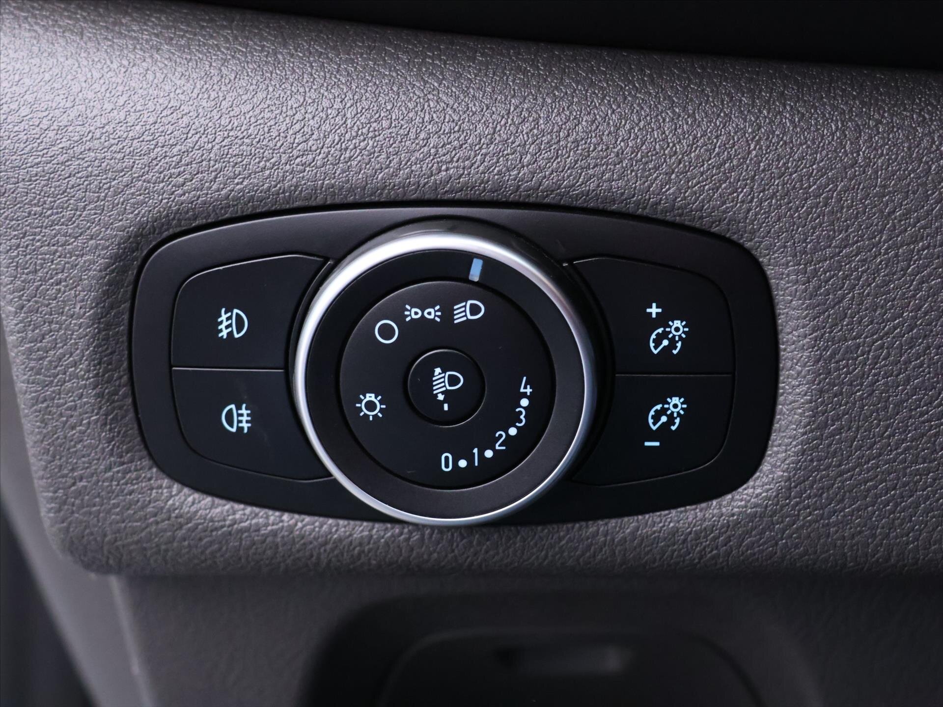 Ford Transit Custom Skříň 2,0 l 77 kw