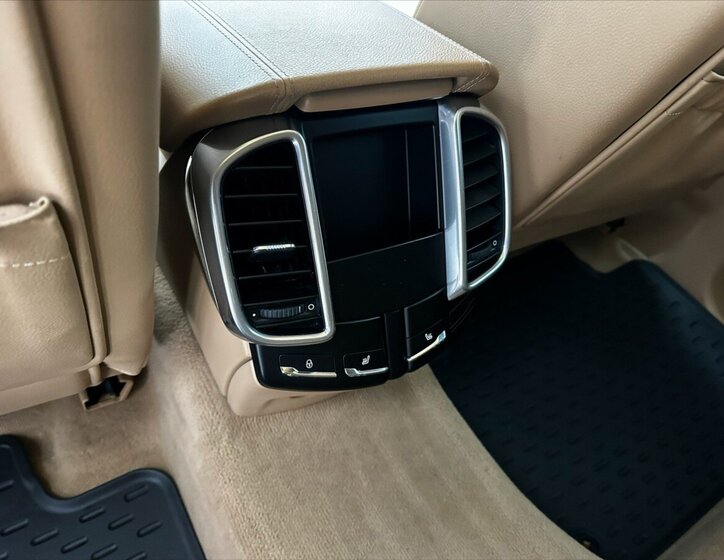 Porsche Cayenne Kombi 4,8 l 294 kw