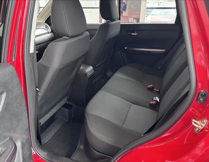 Suzuki Vitara SUV / Terénní 1,4 l 81 kw