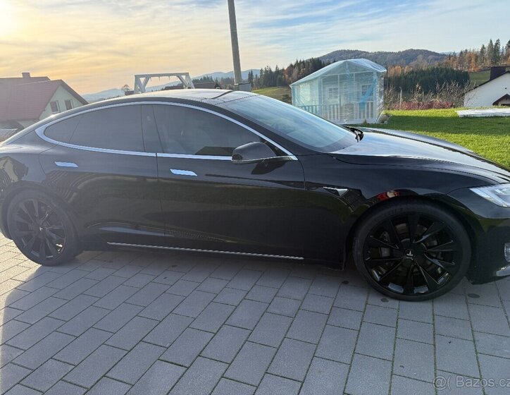 Tesla Model S Sedan 0,0 0