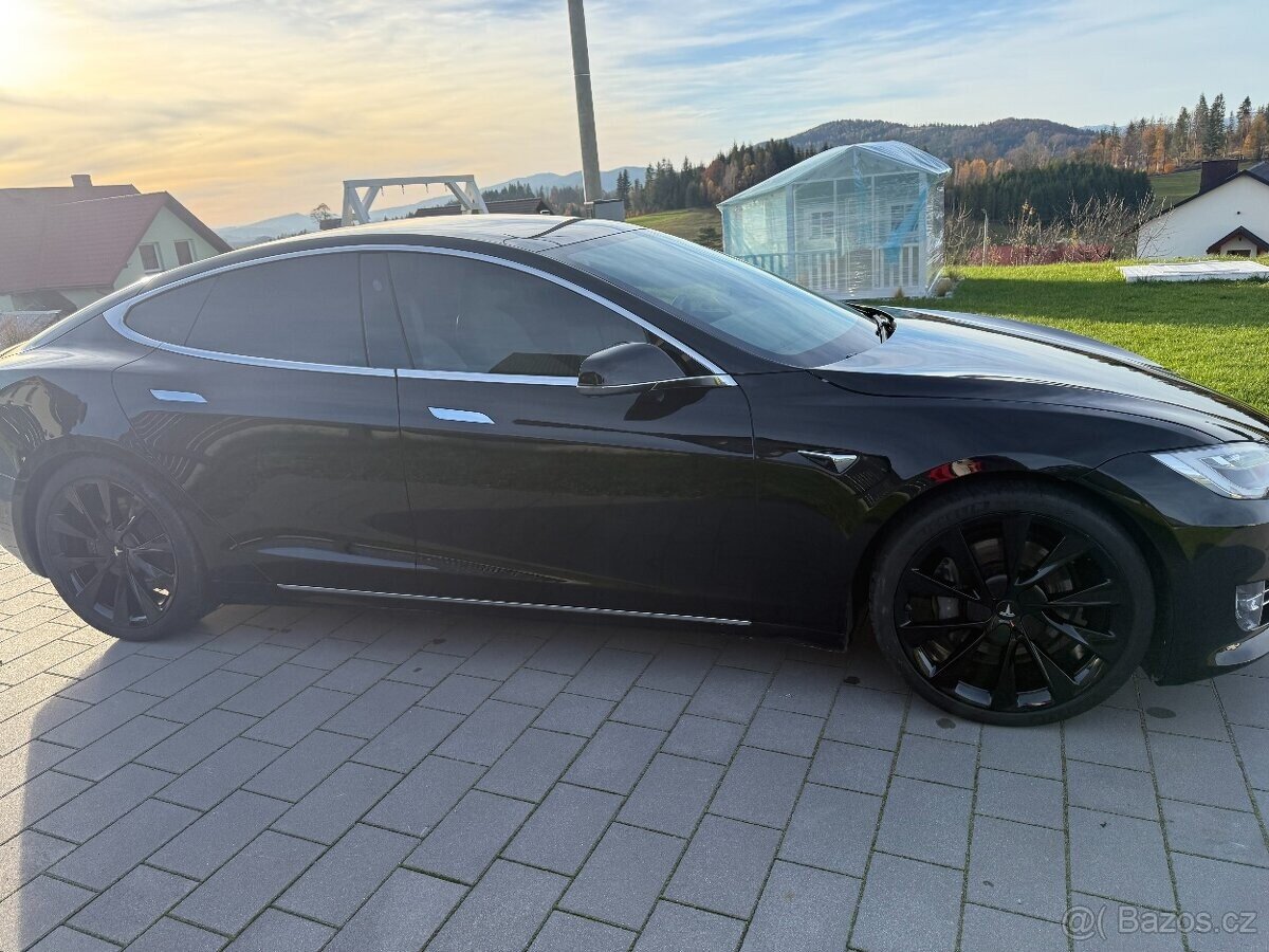 Tesla Model S Sedan 0,0 0