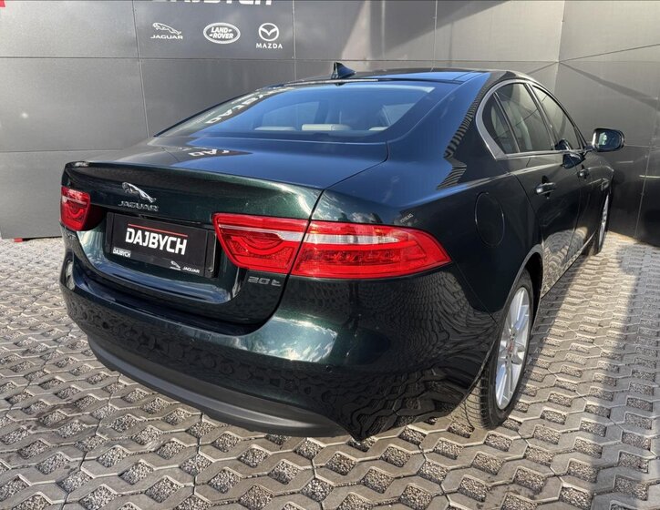 Jaguar XE 7