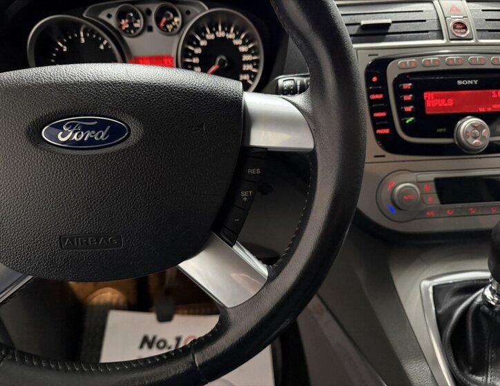 Ford Kuga SUV / Terénní 2,0 l 100 kw