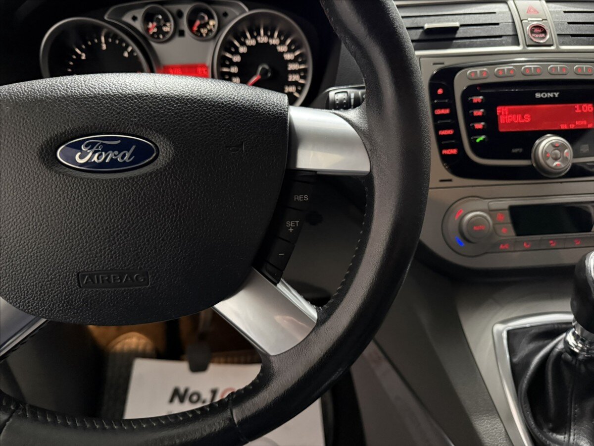 Ford Kuga SUV / Terénní 2,0 l 100 kw