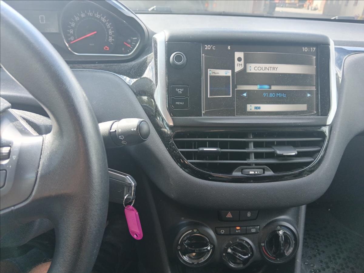 Peugeot 208 Hatchback 1,6 l 68 kw