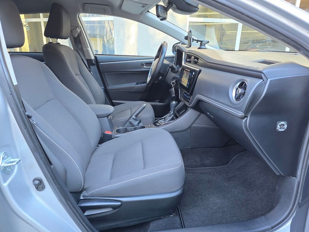 Toyota Corolla Sedan / Limuzína 1,6 l 97 kw