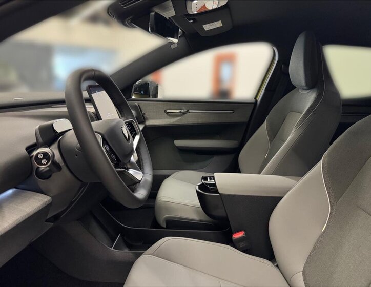 Volvo EX30 SUV / Terénní 0,0 200 kw