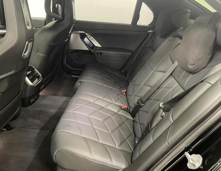 BMW i7 12