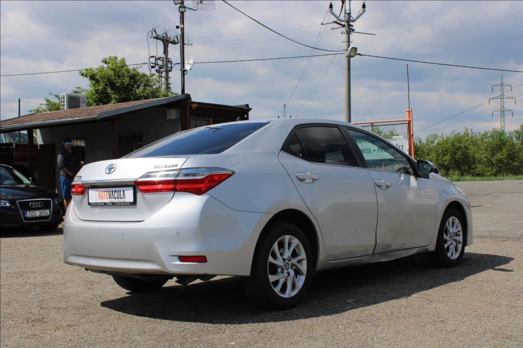 Toyota Corolla Sedan / Limuzína 1,6 l 97 kw