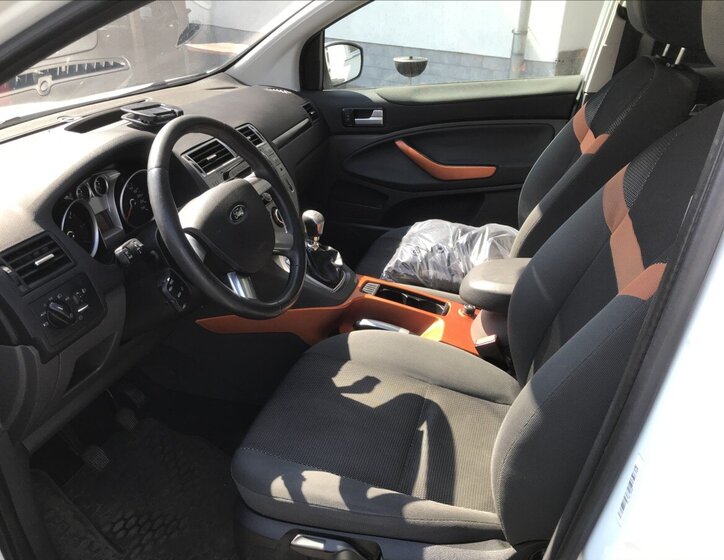 Ford Kuga SUV / Terénní 2,0 l 120 kw